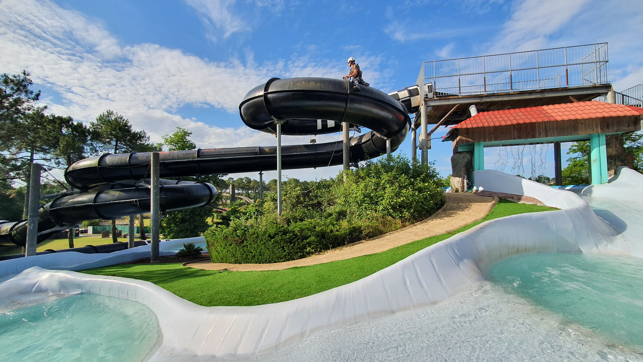 Intervention de cordistes MS Access pour glisser en toute propreté chez AQUALAND à Gujan Mestras (industrie) – 4